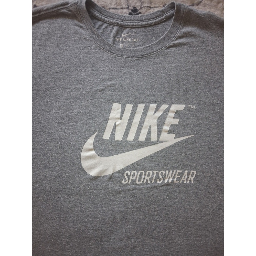 The Nike Tee Sportswear Men's T-Shirt Gray X-Large Casual Athletic Gym Running